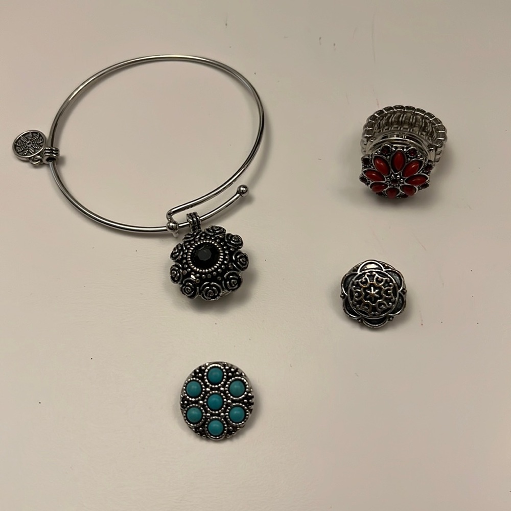 Bracelet And Ring With Interchangeable Pendants - image 1